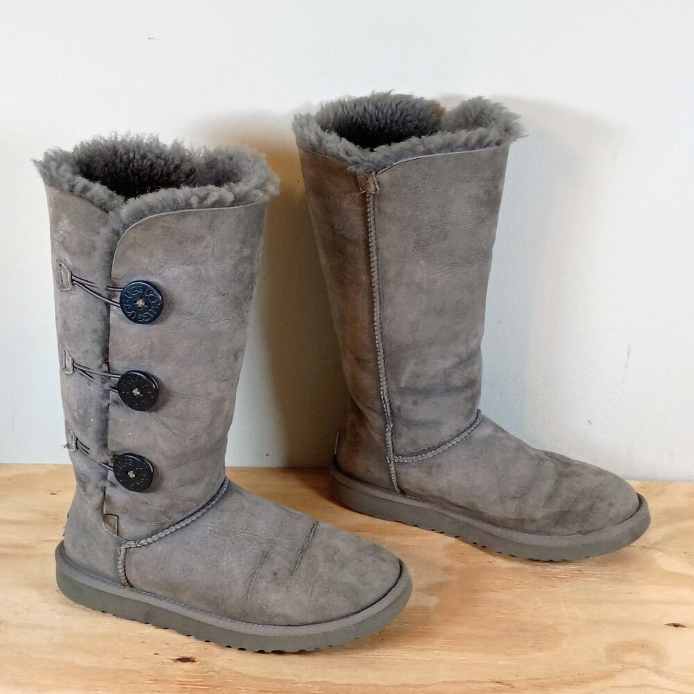 UGG Bailey Button Triplet Tall Boots 1873 Grey Suede Sheepskin Womens Size 8